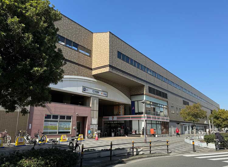 アクセス良好、提携駐車場・駐輪場あり